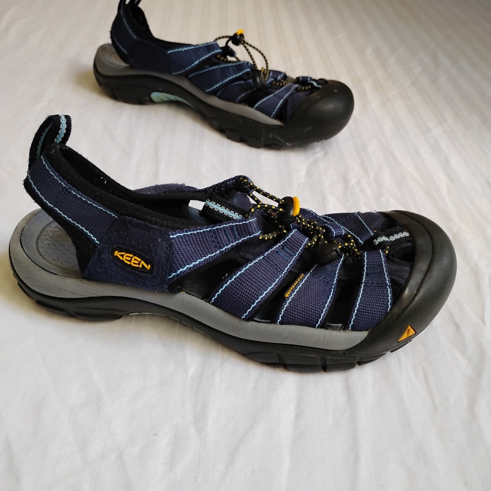 Keen Newport H2 Navy Blue Sandals Women's 9.5 Outdoor Hiking Cap Toe Waterproof
